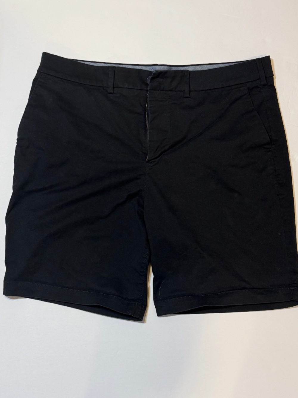Express Men's Slim Fit Comfort Waist Hyper Stretch Shorts Size 36, 8" inseam